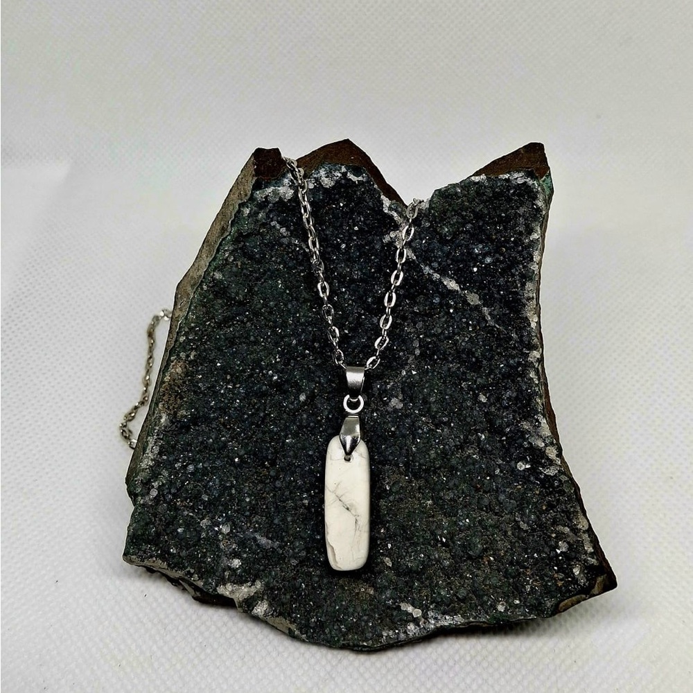 Silver Plated and howlite pendant necklace (free with purchase)
